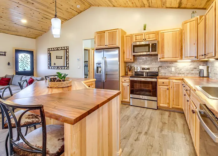 Hike + Snow Play! W/ Fireplace Holiday home